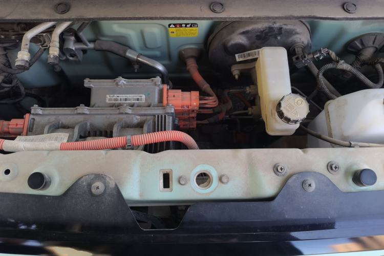 Used Wuling Hongguang MINIEV 2021 Macaron Fashion Model Lithium Iron Phosphate Engine Bay