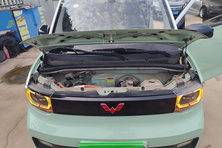 Used Wuling Hongguang MINIEV 2021 Macaron Fashion Model Lithium Iron Phosphate Engine Bay
