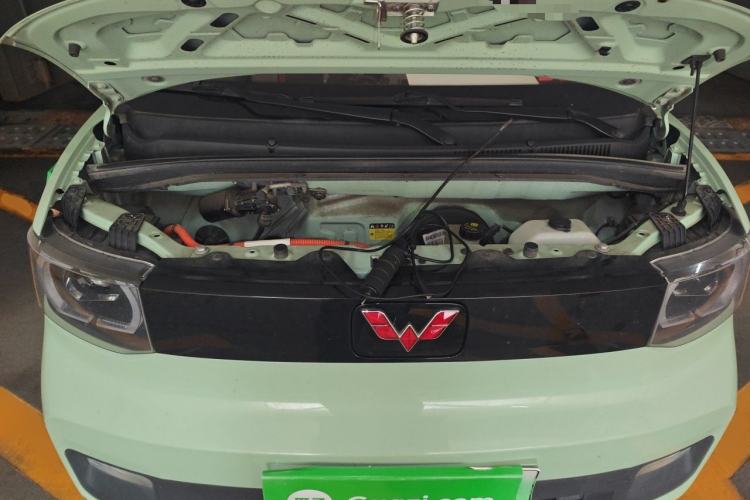Used Wuling Hongguang MINIEV 2021 Macaron Fashion Model Lithium Iron Phosphate Engine Bay