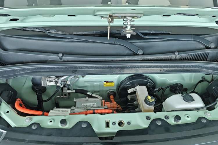 Used Wuling Hongguang MINIEV 2021 Macaron Fashion Model Lithium Iron Phosphate Engine Bay