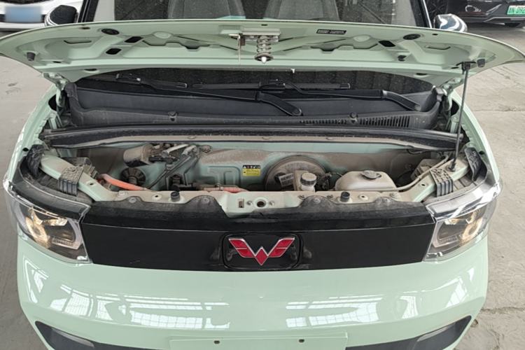 Used Wuling Hongguang MINIEV 2021 Macaron Fashion Model Lithium Iron Phosphate Engine Bay