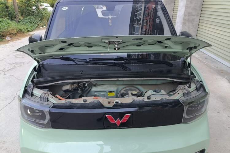 Used Wuling Hongguang MINIEV 2021 Macaron Fashion Model Lithium Iron Phosphate Engine Bay