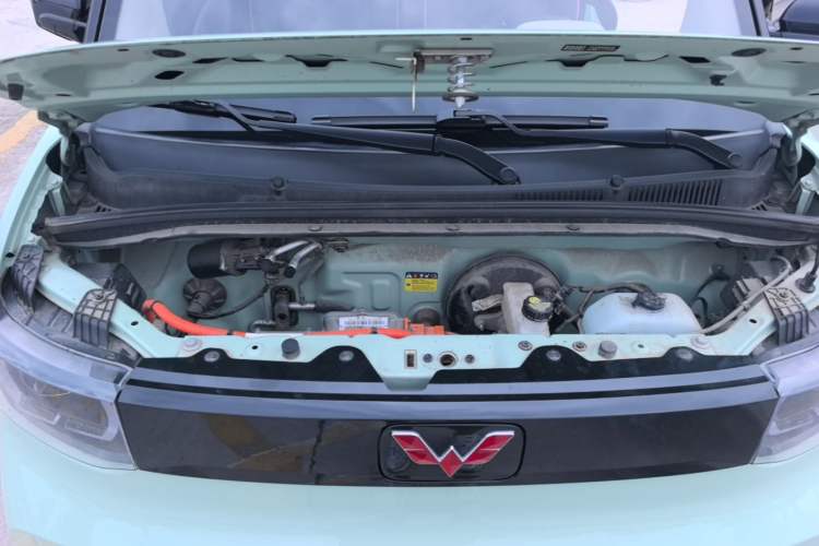Used Wuling Hongguang MINIEV 2021 Macaron Fashion Model Lithium Iron Phosphate Engine Bay