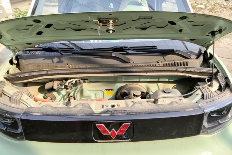 Used Wuling Hongguang MINIEV 2021 Macaron Fashion Model Lithium Iron Phosphate Engine Bay