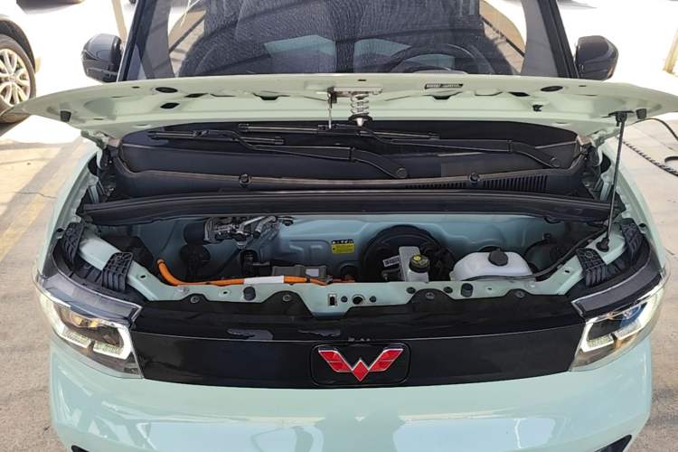 Used Wuling Hongguang MINIEV 2021 Macaron Fashion Model Lithium Iron Phosphate Engine Bay