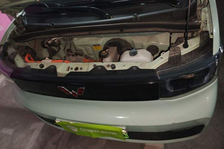 Used Wuling Hongguang MINIEV 2021 Macaron Fashion Model Lithium Iron Phosphate Engine Bay