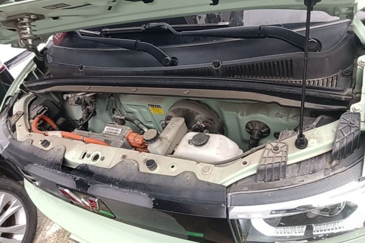Used Wuling Hongguang MINIEV 2021 Macaron Fashion Model Lithium Iron Phosphate Engine Bay