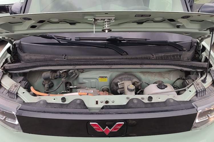 Used Wuling Hongguang MINIEV 2021 Macaron Fashion Model Lithium Iron Phosphate Engine Bay