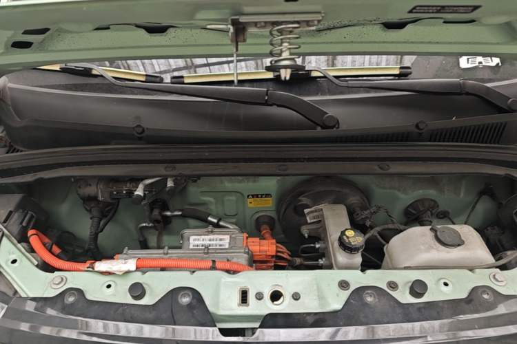 Used Wuling Hongguang MINIEV 2021 Macaron Premium Model – Lithium-NMC Engine Bay