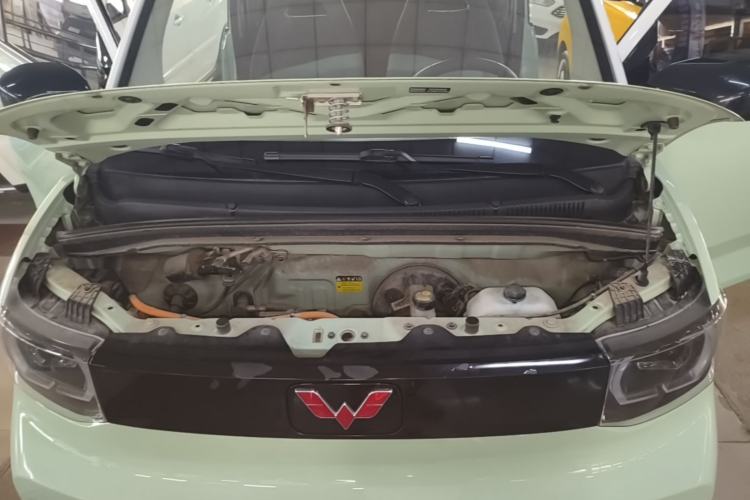 Used Wuling Hongguang MINIEV 2021 Macaron Fashion Model Lithium Iron Phosphate Engine Bay