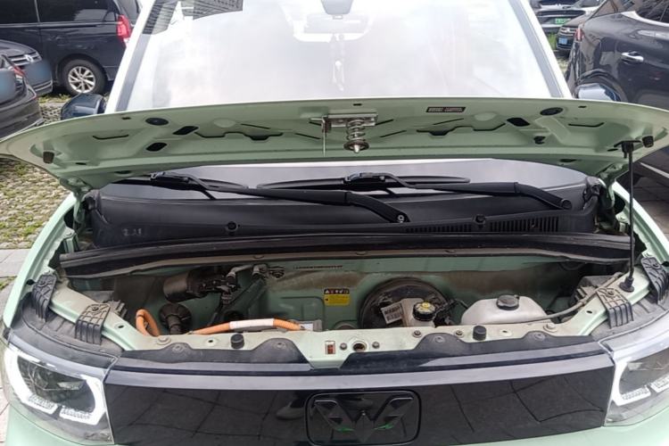 Used Wuling Hongguang MINIEV 2021 Macaron Fashion Model Lithium Iron Phosphate Engine Bay