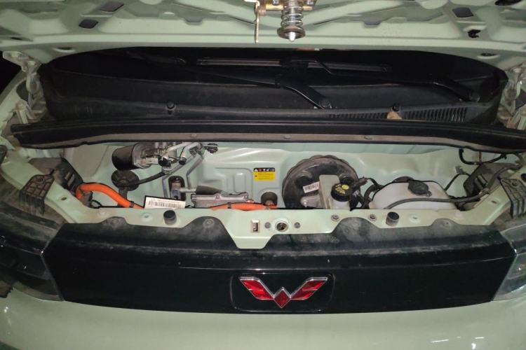 Used Wuling Hongguang MINIEV 2021 Macaron Fashion Model Lithium Iron Phosphate Engine Bay