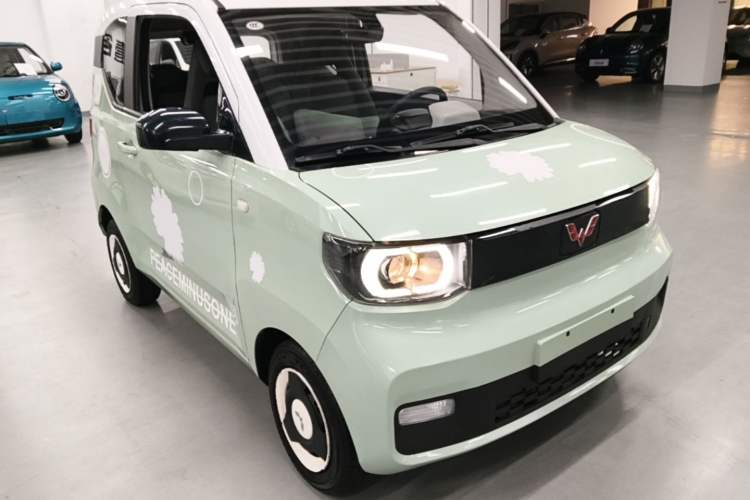 Used Wuling Hongguang MINIEV 2021 Macaron Premium Model – Lithium Iron Phosphate Exterior 1