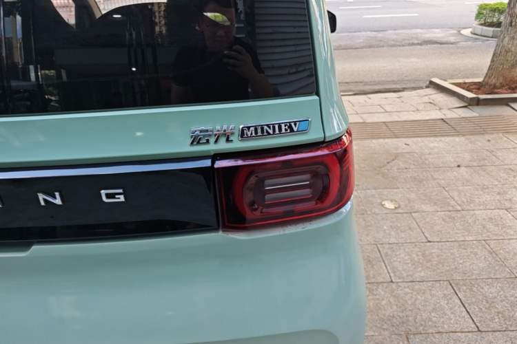 Used Wuling Hongguang MINIEV 2021 Macaron Fashion Model Lithium Iron Phosphate Exterior 3