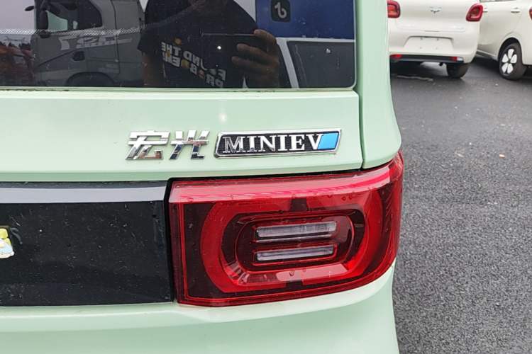 Used Wuling Hongguang MINIEV 2021 Macaron Fashion Model Lithium Iron Phosphate Exterior 3