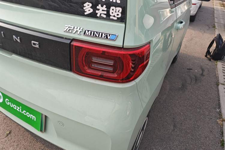 Used Wuling Hongguang MINIEV 2021 Macaron Sandwich Model 170 km Lithium Iron Phosphate Exterior 3
