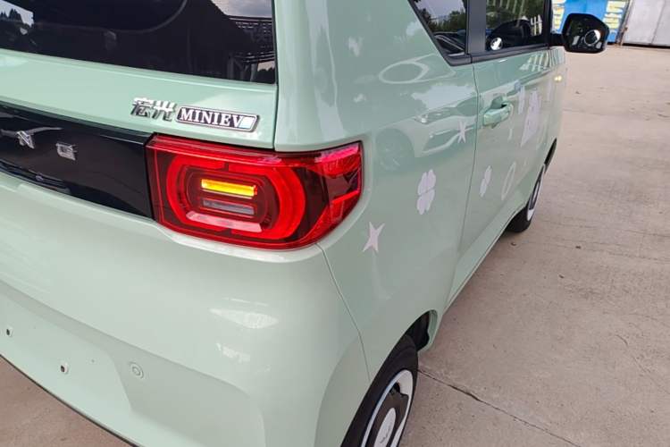 Used Wuling Hongguang MINIEV 2021 Macaron Fashion Model Lithium Iron Phosphate Exterior 3