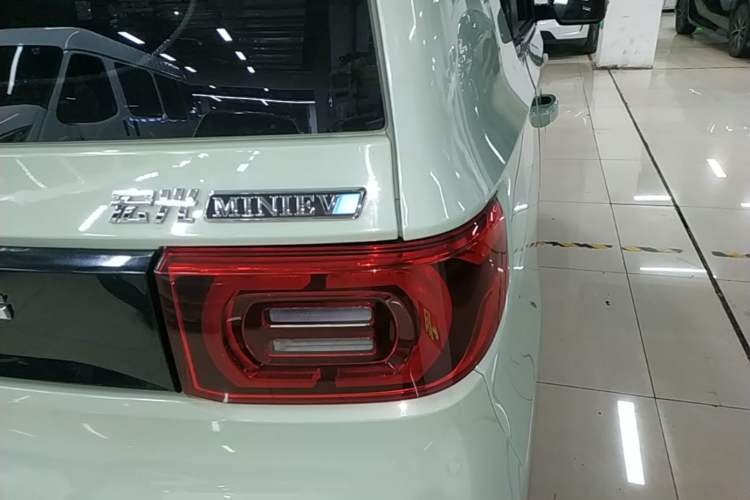 Used Wuling Hongguang MINIEV 2021 Macaron Fashion Model Lithium Iron Phosphate Exterior 3