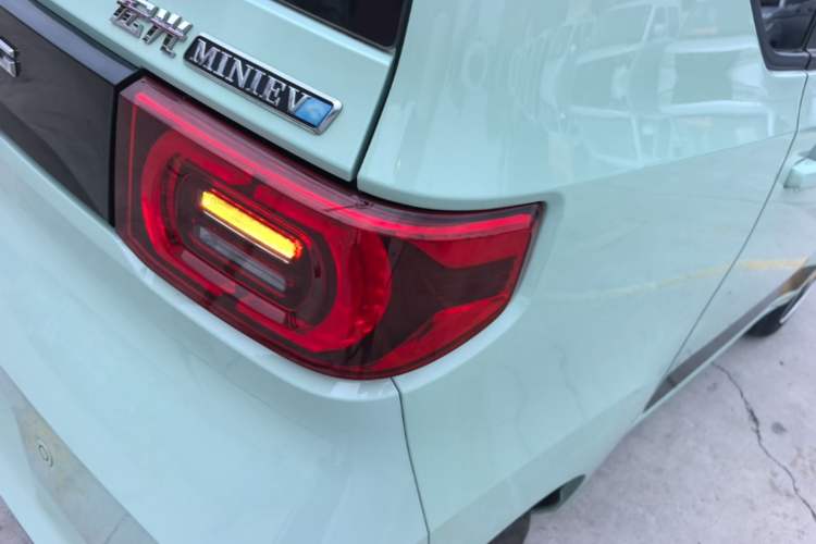 Used Wuling Hongguang MINIEV 2021 Macaron Fashion Model Lithium Iron Phosphate Exterior 3