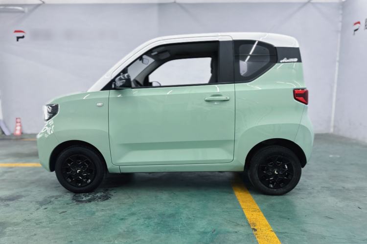 Used Wuling Hongguang MINIEV 2021 Macaron Sandwich Model 120 km Lithium Iron Phosphate Exterior 4