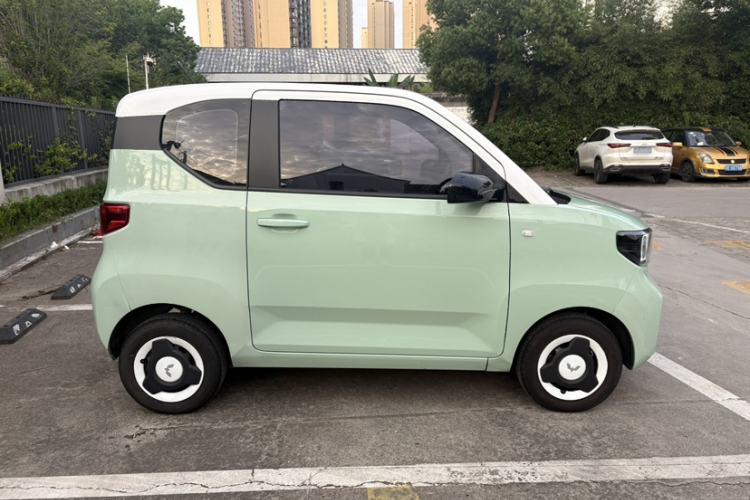 Used Wuling Hongguang MINIEV 2021 Macaron Sandwich Model 170 km Lithium Iron Phosphate Exterior 4