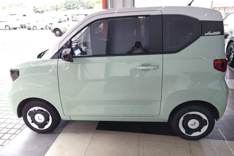 Used Wuling Hongguang MINIEV 2021 Macaron Sandwich Model 170 km Lithium Iron Phosphate Exterior 5