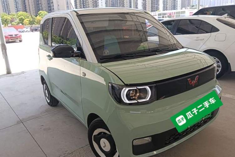 Used Wuling Hongguang MINIEV 2021 Macaron Sandwich Model 170 km Lithium Iron Phosphate Front Right 45 Deg