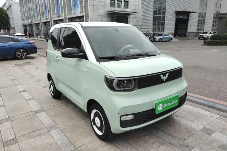 Used Wuling Hongguang MINIEV 2021 Macaron Sandwich Model 120 km Lithium NMC Front Right 45 Deg