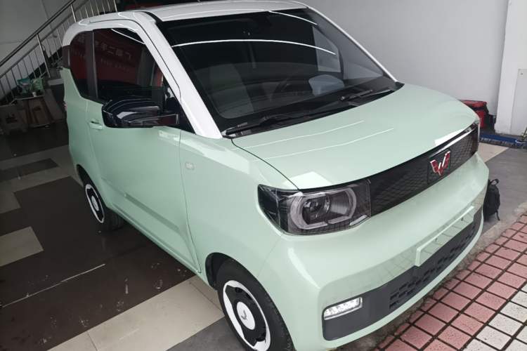 Used Wuling Hongguang MINIEV 2021 Macaron Sandwich Model 170 km Lithium Iron Phosphate Front Right 45 Deg