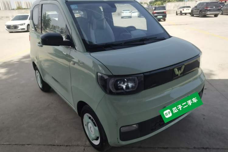Used Wuling Hongguang MINIEV 2021 Macaron Fashion Model Lithium Iron Phosphate Front Right 45 Deg