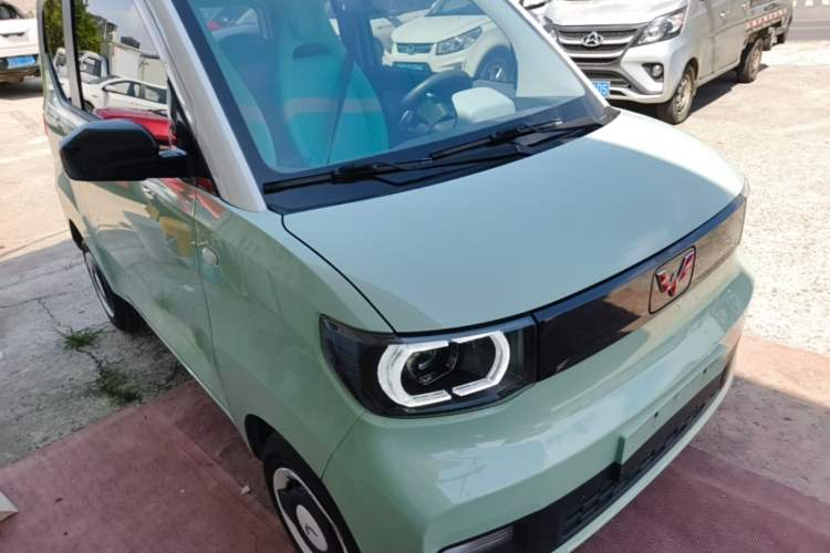 Used Wuling Hongguang MINIEV 2021 Macaron Fashion Model Lithium Iron Phosphate Front Right 45 Deg