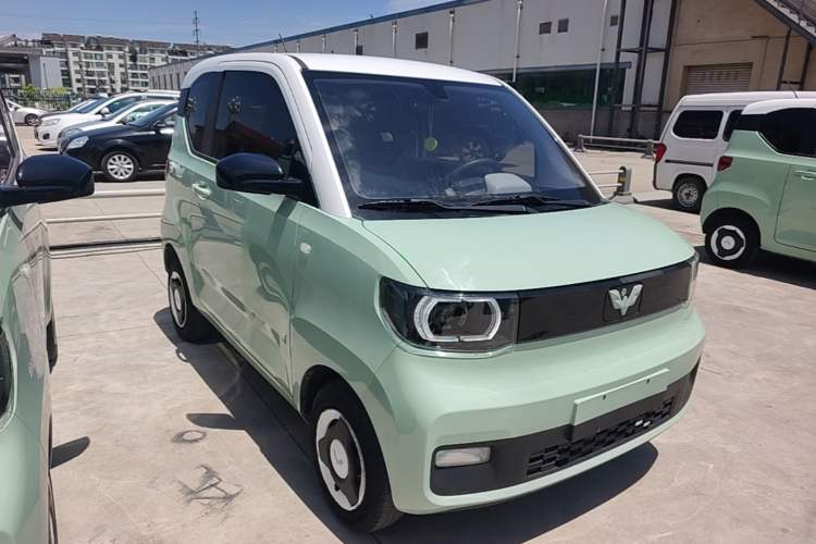 Used Wuling Hongguang MINIEV 2021 Macaron Fashion Model Lithium Iron Phosphate Front Right 45 Deg