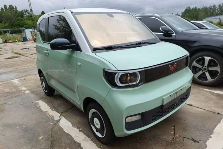 Used Wuling Hongguang MINIEV 2021 Macaron Fashion Model Lithium Iron Phosphate Front Right 45 Deg