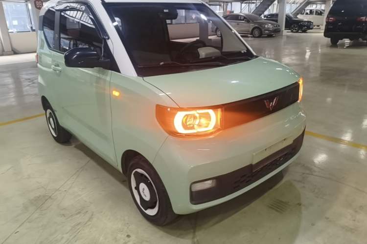 Used Wuling Hongguang MINIEV 2021 Macaron Fashion Model Lithium Iron Phosphate Front Right 45 Deg
