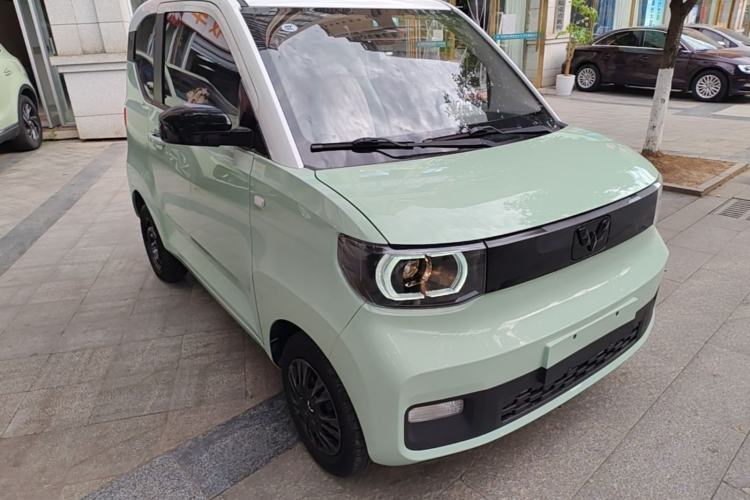 Used Wuling Hongguang MINIEV 2021 Macaron Sandwich Model 120 km Lithium Iron Phosphate Front Right 45 Deg