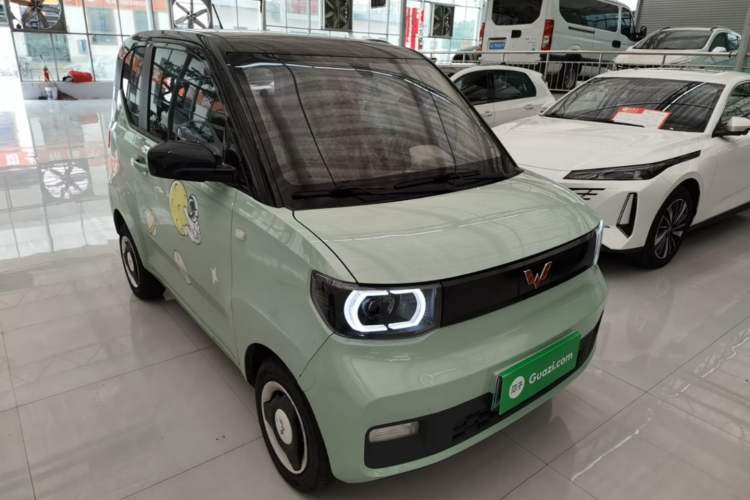 Used Wuling Hongguang MINIEV 2021 Macaron Fashion Model Lithium Iron Phosphate Front Right 45 Deg