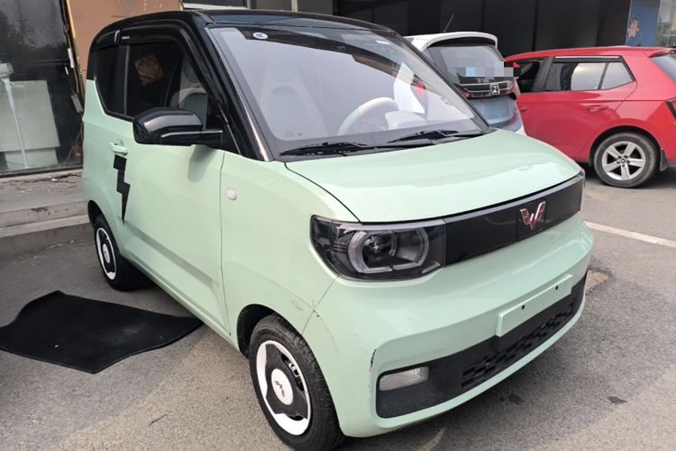 Used Wuling Hongguang MINIEV 2021 Macaron Fashion Model Lithium Iron Phosphate Front Right 45 Deg