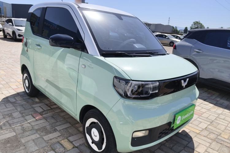Used Wuling Hongguang MINIEV 2021 Macaron Sandwich Model 120 km Lithium Iron Phosphate Front Right 45 Deg