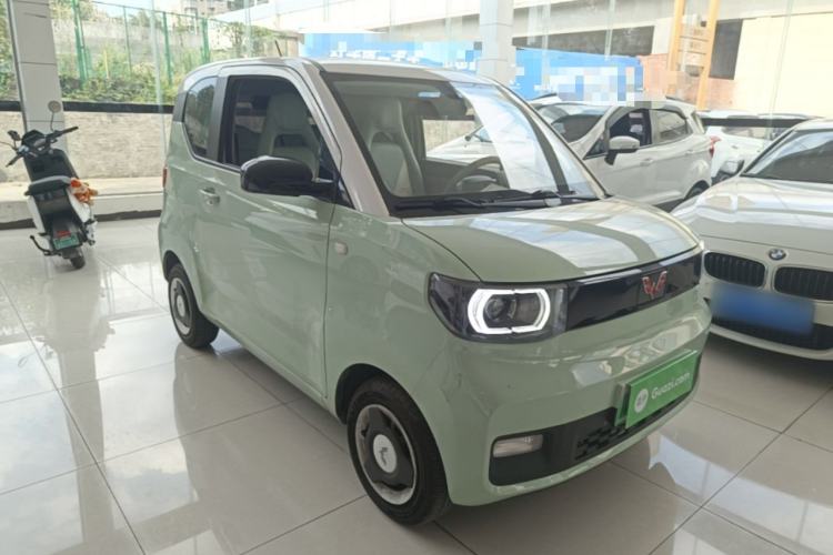 Used Wuling Hongguang MINIEV 2021 Macaron Sandwich Model 170 km Lithium Iron Phosphate Front Right 45 Deg