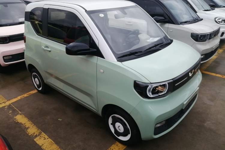 Used Wuling Hongguang MINIEV 2021 Macaron Fashion Model Lithium Iron Phosphate Front Right 45 Deg
