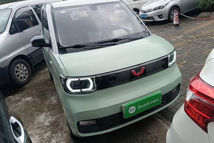 Used Wuling Hongguang MINIEV 2021 Macaron Fashion Model Lithium Iron Phosphate Front Right 45 Deg