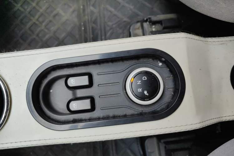Used Wuling Hongguang MINIEV 2021 Macaron Fashion Model Lithium Iron Phosphate Gear Lever