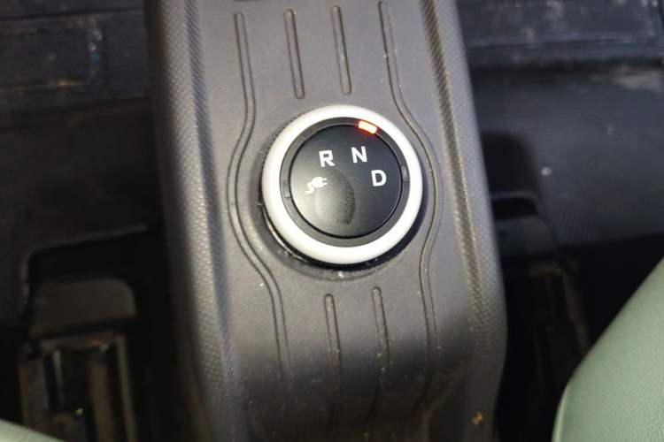Used Wuling Hongguang MINIEV 2021 Macaron Premium Model – Lithium Iron Phosphate Gear Lever