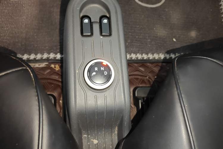 Used Wuling Hongguang MINIEV 2021 Macaron Fashion Model Lithium Iron Phosphate Gear Lever