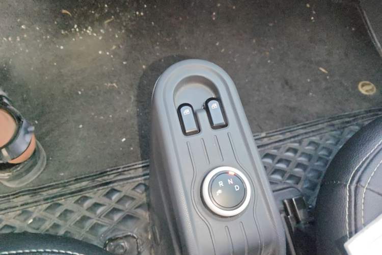 Used Wuling Hongguang MINIEV 2021 Macaron Fashion Edition Lithium-Ion Battery Gear Lever