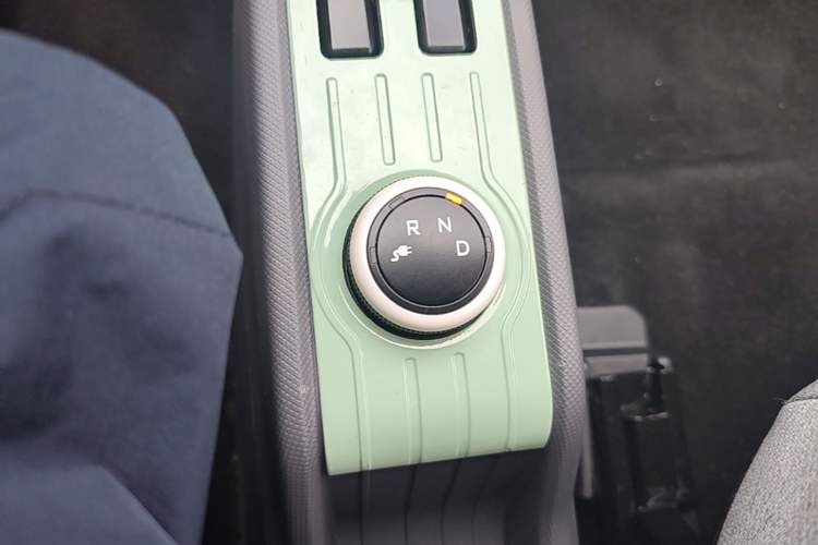 Used Wuling Hongguang MINIEV 2021 Macaron Premium Model – Lithium Iron Phosphate Gear Lever