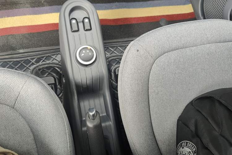 Used Wuling Hongguang MINIEV 2021 Macaron Premium Model – Lithium Iron Phosphate Gear Lever