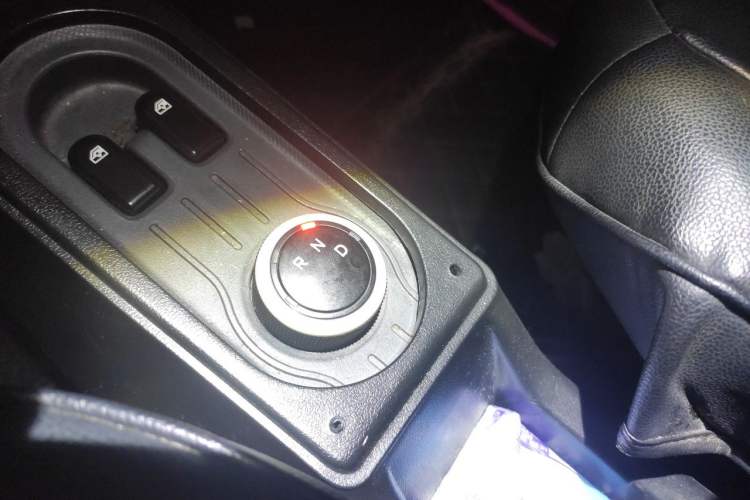 Used Wuling Hongguang MINIEV 2021 Macaron Premium Model – Lithium-NMC Gear Lever