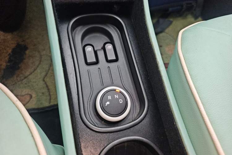 Used Wuling Hongguang MINIEV 2021 Macaron Fashion Model Lithium Iron Phosphate Gear Lever