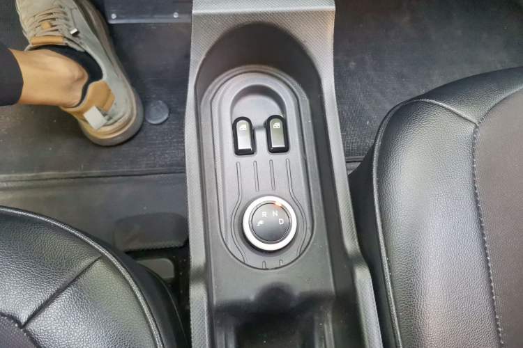 Used Wuling Hongguang MINIEV 2021 Macaron Premium Model – Lithium Iron Phosphate Gear Lever